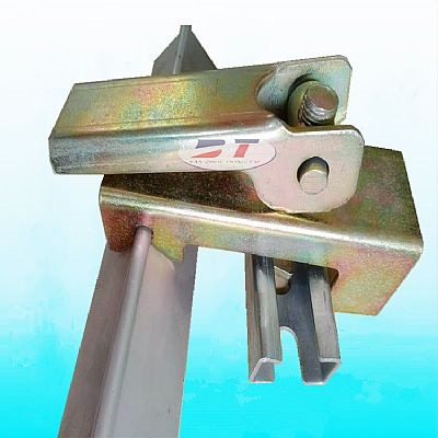 生產(chǎn)鍍鋅壓板手柄角鋁夾持器 導料槽兩側固定防溢裙板加持器